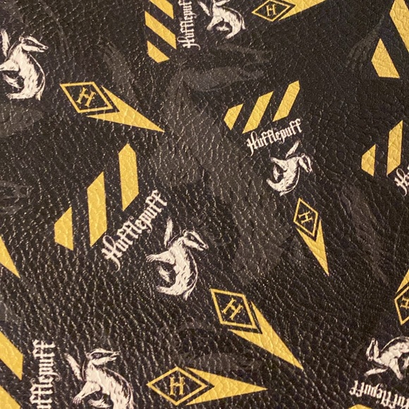 Hufflepuff cross-body purse - Picture 5 of 9